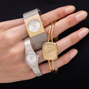 Calvin Klein Analog Quarzuhr für Damen Kollektion CK Pulse mit Edelstahl-Mesh-Gliederarmband Silver And Gold