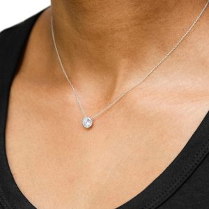 Amazon Essentials Halo-Halskette aus 9-Karätigem Gelb und Weißgold mit Kubischen Zirkonia (ehemals Amazon Collection)